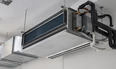 Fancoil instalado no teto de um ambiente
